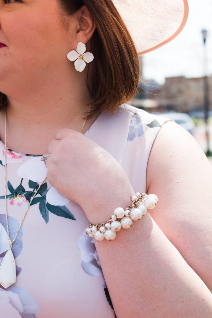 A plus size Kentucky Oaks or Derby outfit idea from Louisville blogger Authentically Emmie